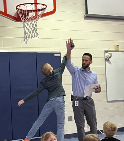 principal-motivating-students