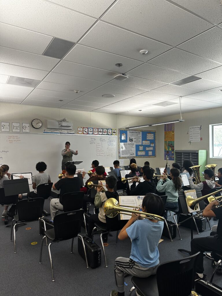 band-teacher-leadind-music-class