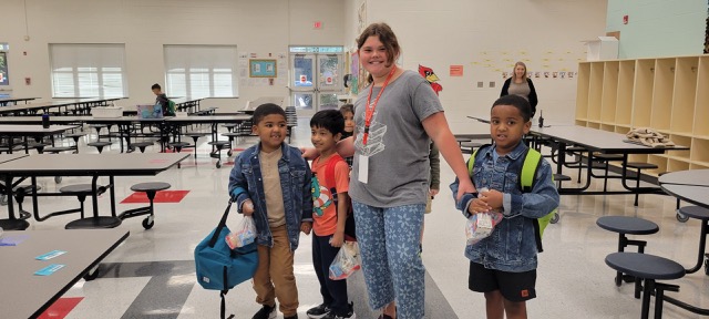older-school-helping-younger-students-in-cafteria